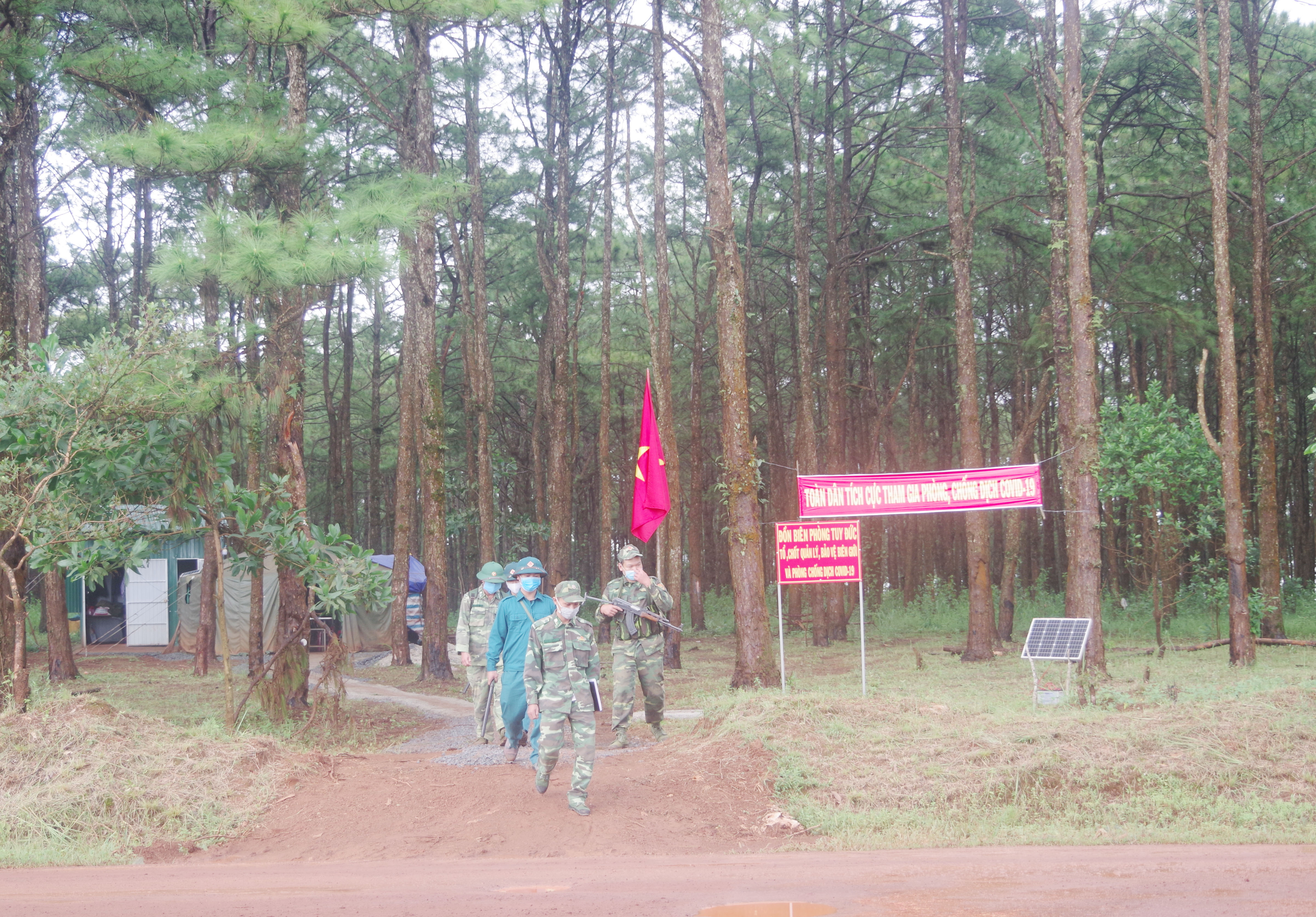 Chặn dịch Covid trên biên giới Nam Tây Nguyên